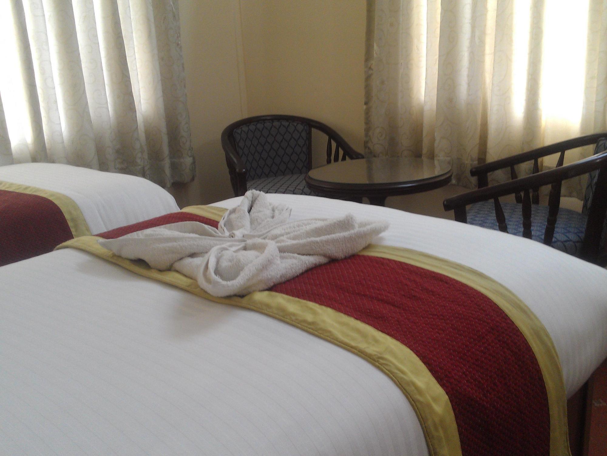 Amar Hotel Катманду Экстерьер фото